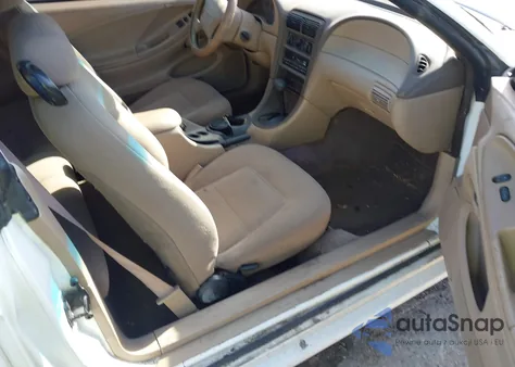 1999 Ford Mustang z USA, uszkodzony, nr VIN 1FAFP4045XF109552